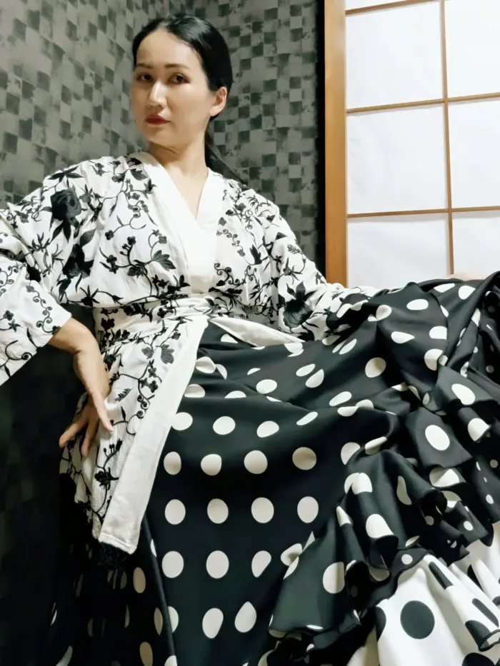 Kimono Mantón B/N - Imagen 2