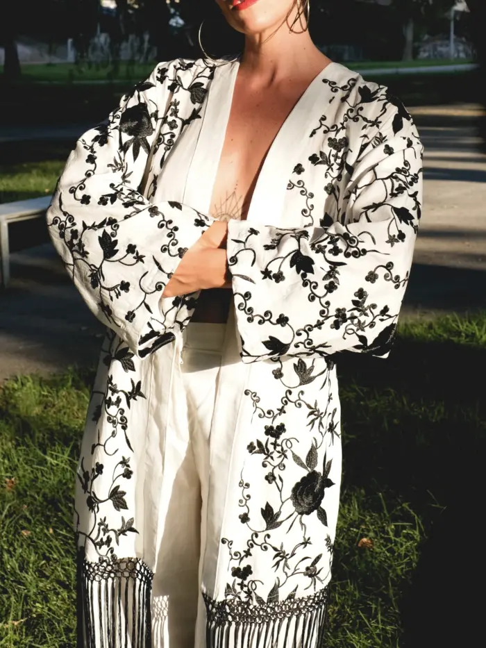 Kimono Mantón B/N - Imagen 3